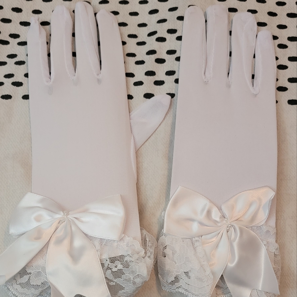 White sheer gloves with big bow